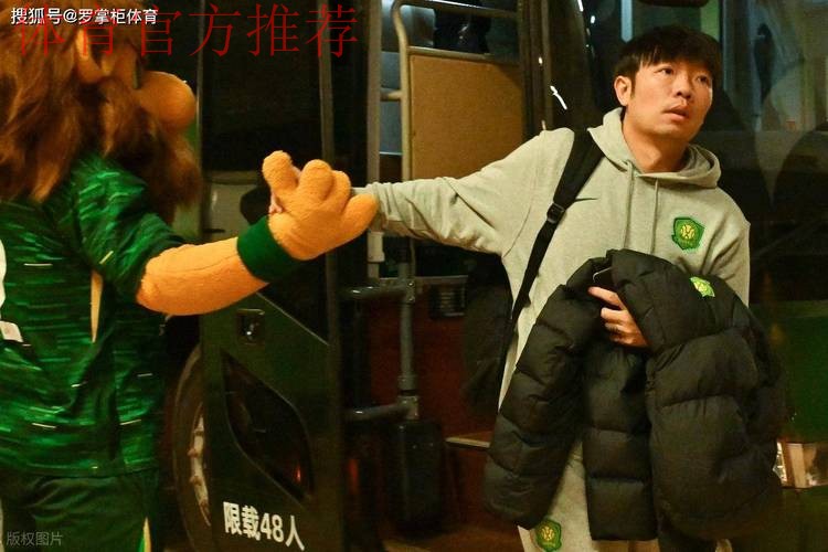 34岁张稀哲将重返国足?主帅邵佳一直接给出回应,球迷直呼意外! 34岁张稀哲将重返国足?主帅邵佳一直接给出回应,球迷直呼意外!